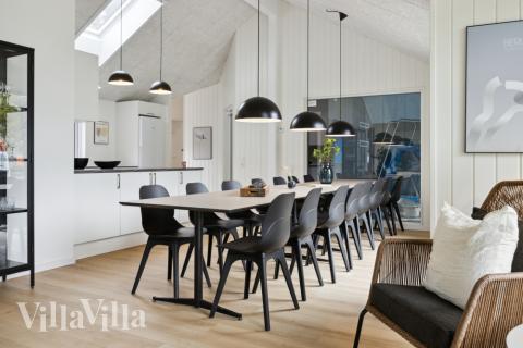 Det store lyse opholdrum i luksushus nr. 756 til 16.