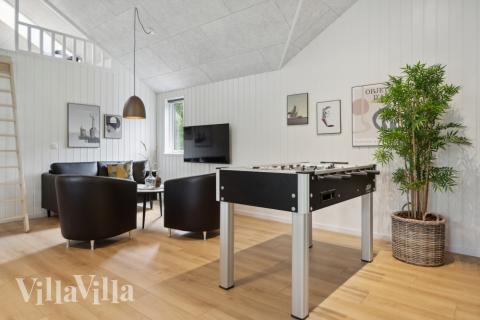 Luksushus 757 til 16 personer byder på et stort aktivitetsrum med bl.a. billard og dart