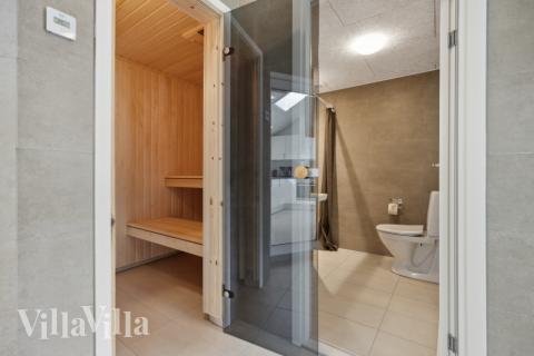 Nyd varmen i saunaen i luksushus nr. 757 til 16 personer