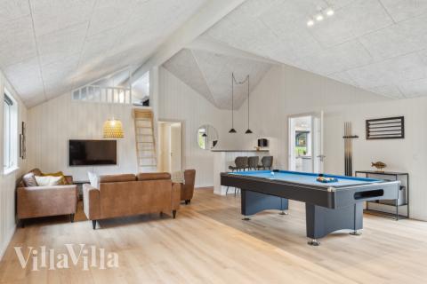 Ud over de mange timer, man kan bruge i husets pool-afdeling, så byder luksushus 758 også på billard/bordtennis og dart