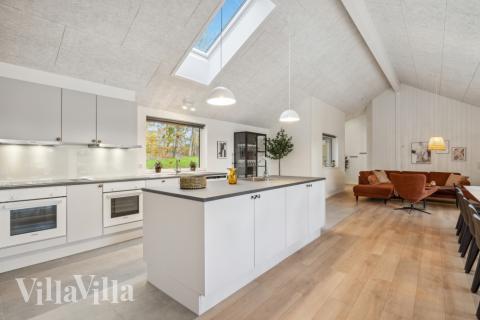 Køkkenet i luksushus nr. 758 er udstyrret, så I let kan lave mad til 22 personer.