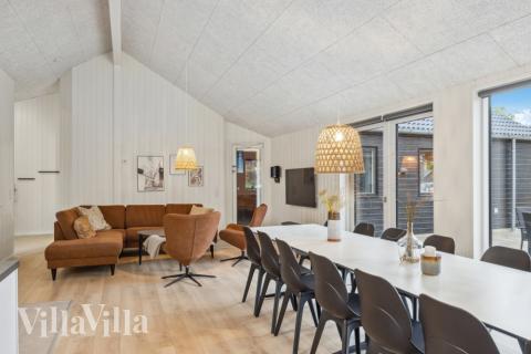 Det store lyse opholdrum i luksushus nr. 758 til 22.