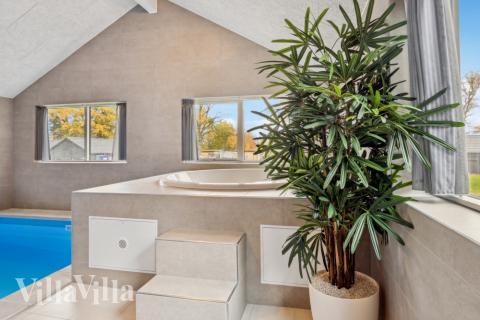 Nyd varmen i spaen i luksushus nr. 758 i Tyskland