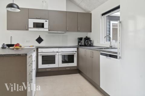 Velindrettet køkken i luksushus nr. 588 i Lolland/Falster/Møn.