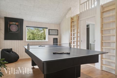 Aktivitetsrum i luksushus nr. 588 med 5 soveværelser og plads til 14 personer.