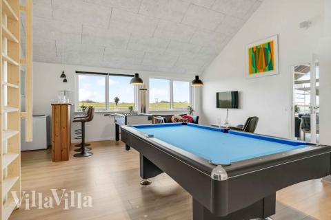 Ud over de mange timer, man kan bruge i husets pool-afdeling, så byder luksushus 548 også på billard/bordtennis og dart
