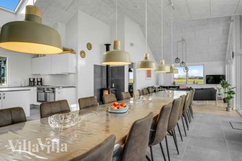 Det store lyse opholdrum i luksushus nr. 548 til 20.