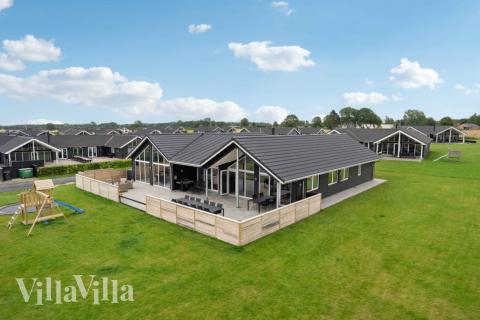 Dette skønne poolhus nr. 548 med plads til 20 personer ligger i Fyn og øer