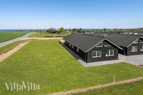 I Fyn og øer ligger dette fine poolhus nr. 548 med plads til 20 personer.