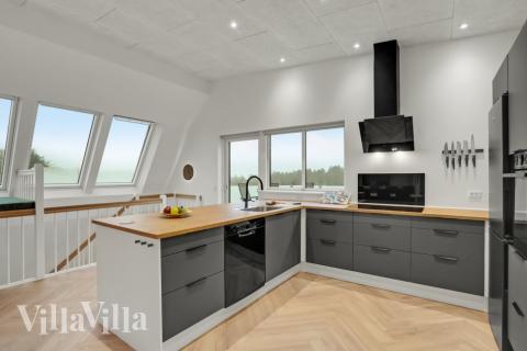 Velindrettet køkken i luksushus nr. 603 i Limfjorden.