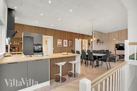 Køkkenet i luksushus nr. 603 er udstyrret, så I let kan lave mad til 12 personer.