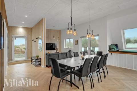 Det store lyse opholdrum i luksushus nr. 603 til 12.