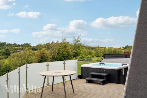 Nyd varmen i spaen i luksushus nr. 603 i Limfjorden