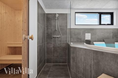 Nyd varmen i spaen i luksushus nr. 604 i Østjylland