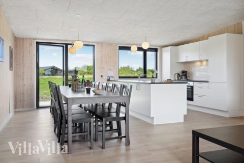 Det store lyse opholdrum i luksushus nr. 604 til 16.