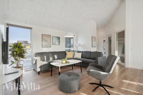 Sofaen i luksushus 605 i Vestjylland indbyder til brætspil eller at se en film sammen.