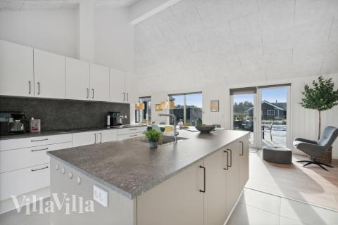 Køkkenet i luksushus nr. 605 er godt indrettet.