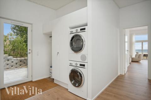 Den rummelige entre i luksushus nr. 606 i Østjylland