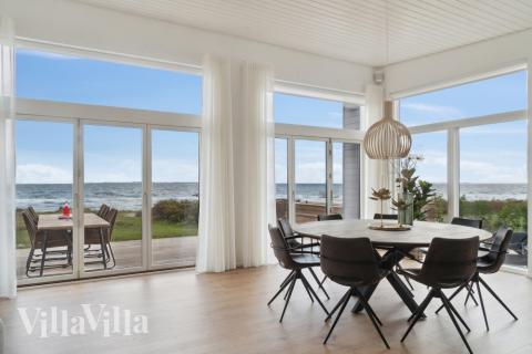 Det store lyse opholdrum i luksushus nr. 606 til 6.