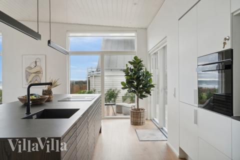 Køkkenet i luksushus nr. 606 er godt indrettet.