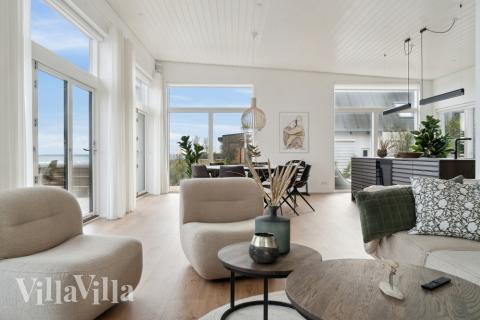 Sofaen i luksushus 606 i Østjylland indbyder til brætspil eller at se en film sammen.