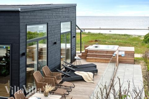 På terrassen i sommerhus nr. 606 er der plads til 6 personer.