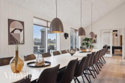 Det store lyse opholdrum i luksushus nr. 608 til 26.