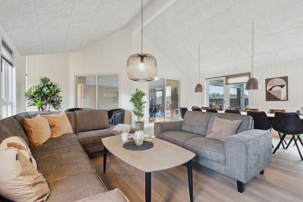 Sofaen i luksushus 608 i Vestjylland indbyder til brætspil eller at se en film sammen.