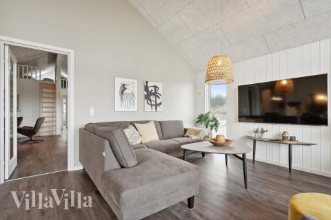 Der er mulighed for hygge i sommerhusets sofaarrangement, når I besøger luksushus nr. 609