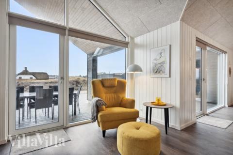 Sofaen i luksushus 609 i Vestjylland indbyder til brætspil eller at se en film sammen.