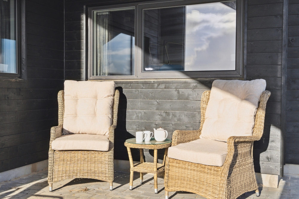 Nyd en grillaften på terrassen i luksushus nr. 609 i Vestjylland