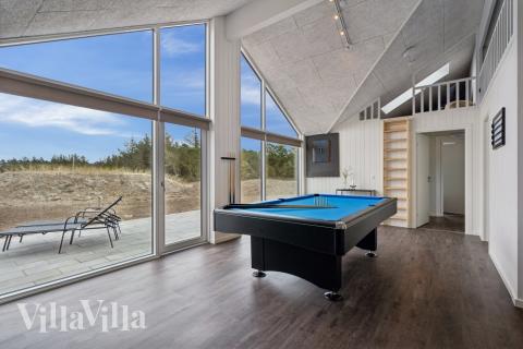 Aktivitetsrum i luksushus nr. 610 med 7 soveværelser og plads til 18 personer.