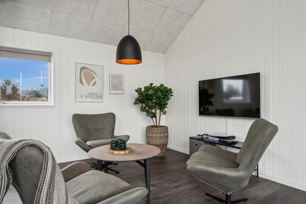 Luksushus 610 til 18 personer byder på et stort aktivitetsrum med bl.a. billard og dart
