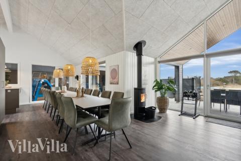 Det store lyse opholdrum i luksushus nr. 610 til 18.