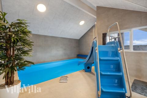 Den lækre pool i luksushuse nr. 610 til 18 personer