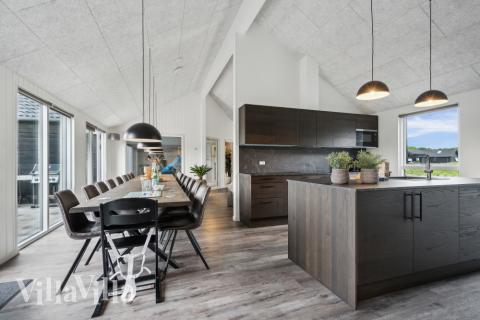 Det store lyse opholdrum i luksushus nr. 611 til 20.