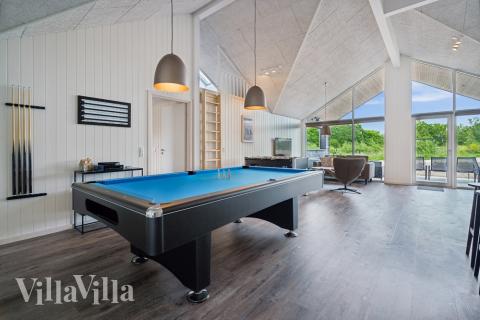 Aktivitetsrum i luksushus nr. 611 med 8 soveværelser og plads til 20 personer.