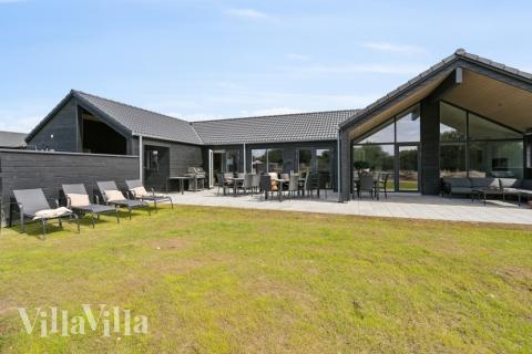 Dette skønne poolhus nr. 611 med plads til 20 personer ligger i Sydjylland