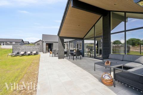 Stor terrasse ved luksushus nr. 611 i Sydjylland.