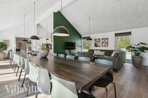 Opholdsrum med plads til 24 i luksushus nr. 612.