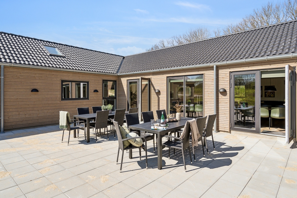 Nyd en grillaften på terrassen i luksushus nr. 612 i Sydjylland