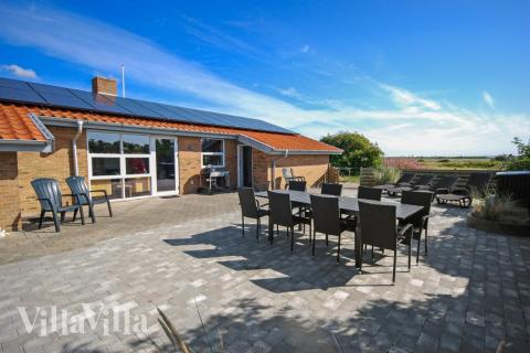 Luksushus nr. 613 har en dejlig terrasse med gode havemøbler til 8 personer.