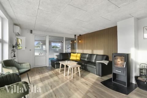 Sofaen i luksushus 613 i Vestjylland indbyder til brætspil eller at se en film sammen.