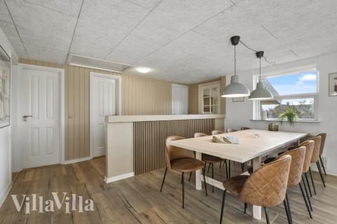 Det store lyse opholdrum i luksushus nr. 613 til 8.