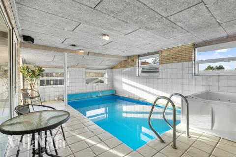 Nyd varmen i spaen i luksushus nr. 613 i Vestjylland