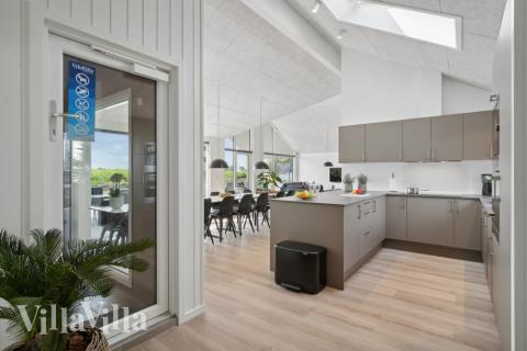 Køkkenet i luksushus nr. 614 er godt indrettet.