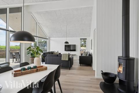 Opholdsrum med plads til 16 i luksushus nr. 614.