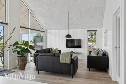 Sofaen i luksushus 614 i Fyn og øer indbyder til brætspil eller at se en film sammen.