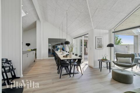 Det store lyse opholdrum i luksushus nr. 614 til 16.