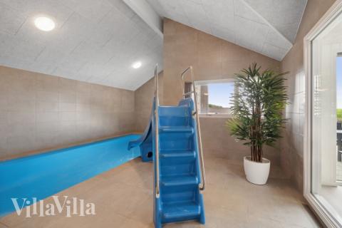 Den lækre pool i luksushuse nr. 614 til 16 personer